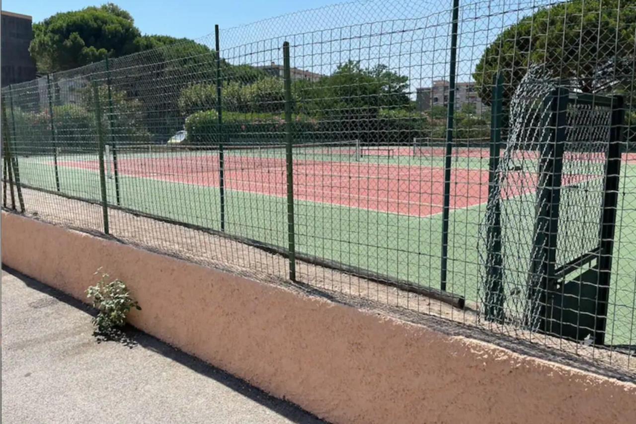 Hypercenter 27 M With Wifi And Shared Pool Appartamento Fréjus